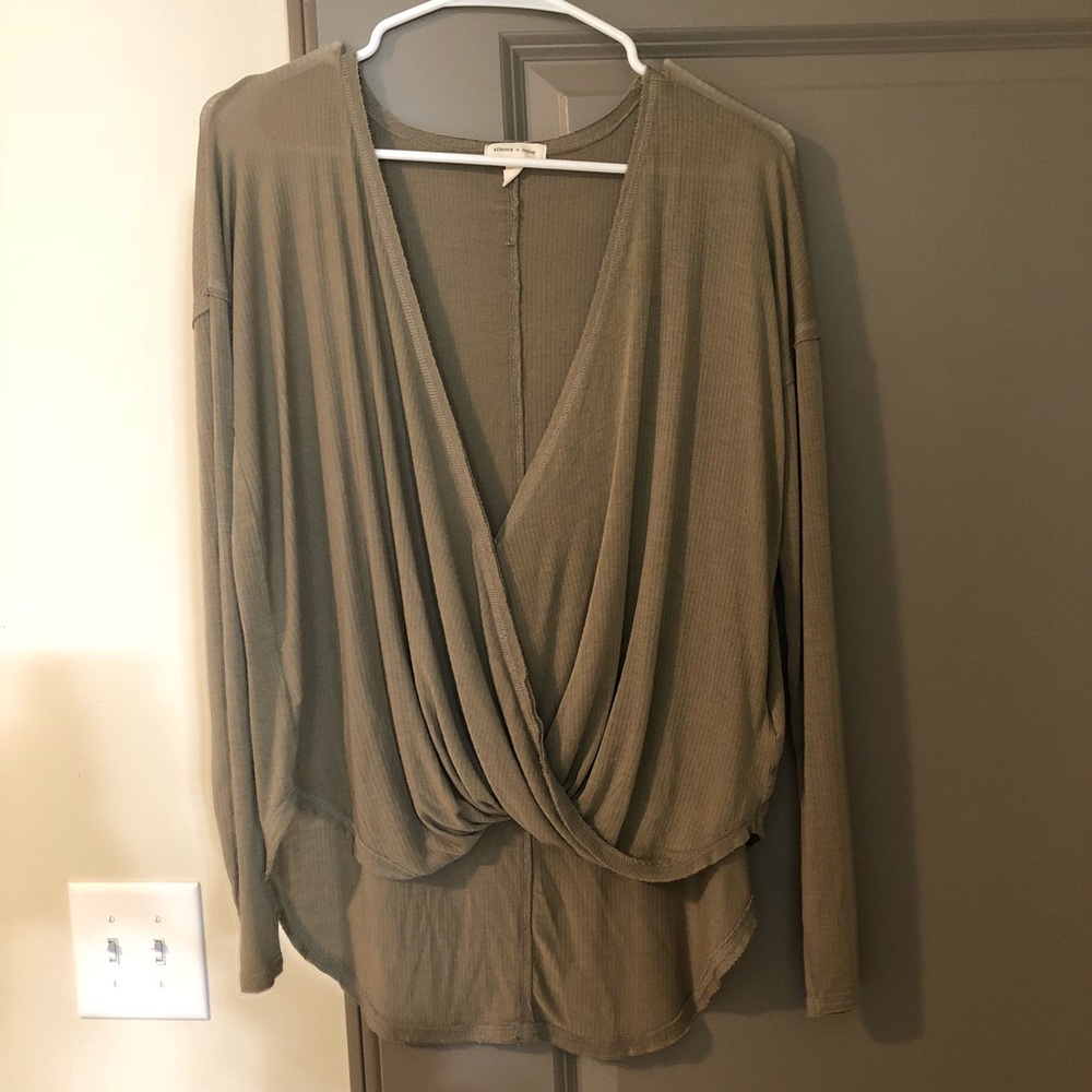 Long sleeve shirt never worn